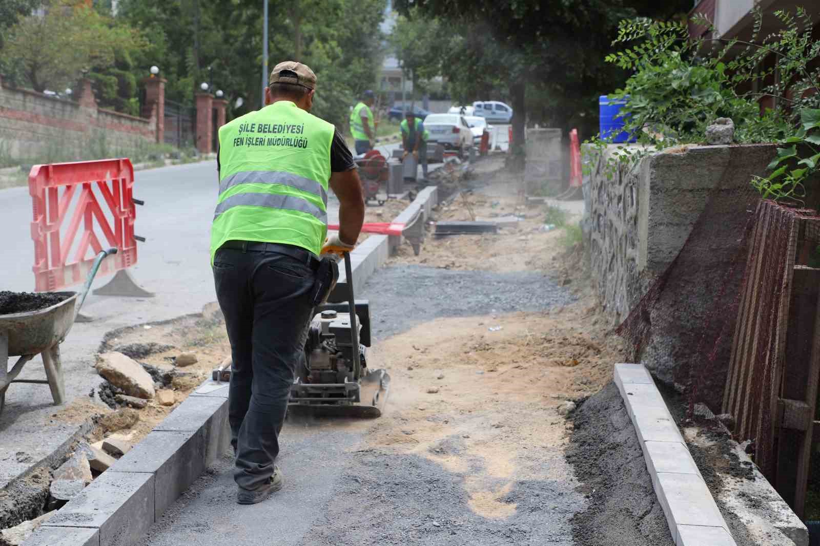 Şile Belediyesi yatırımlarını s&uuml;rd&uuml;r&uuml;yor: 75. Yıl Caddesi yenilendi
