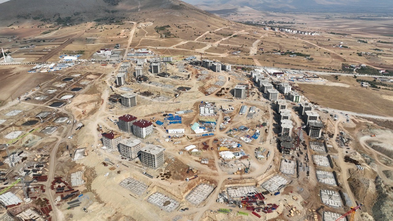 Afşin’de ilk konutlar Kasım ayında teslim ediliyor