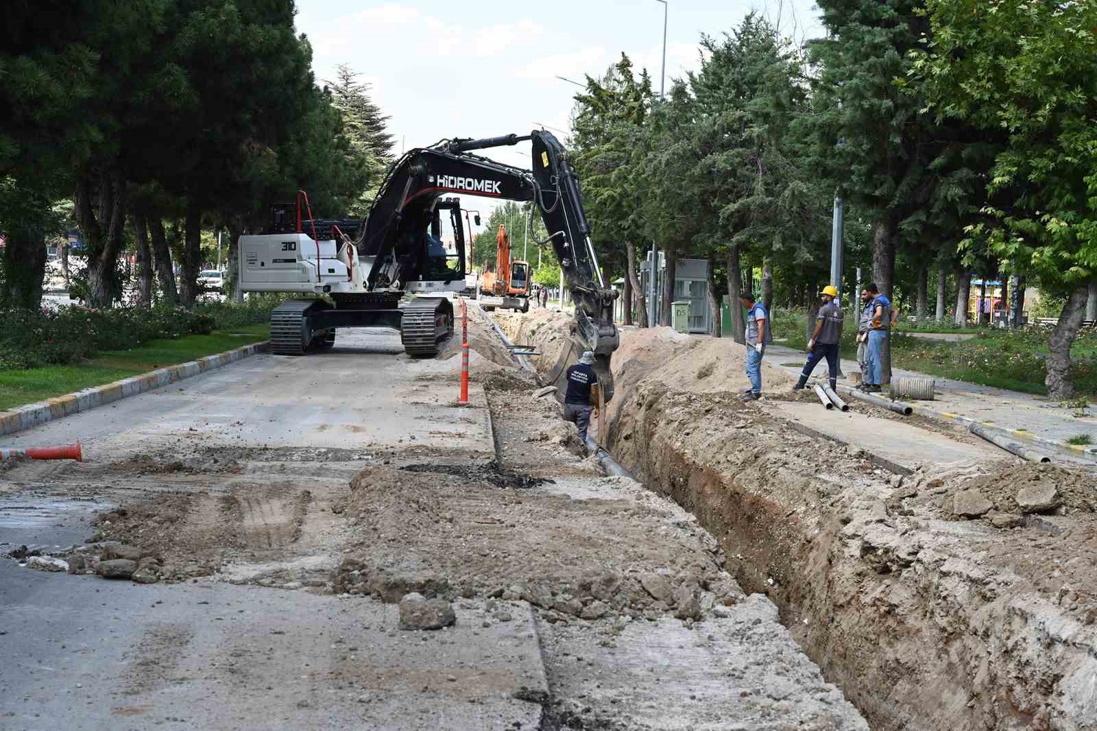 3 b&ouml;lgeye i&ccedil;me suyu sağlayan boru hattında yenileme &ccedil;alışması yapıldı
