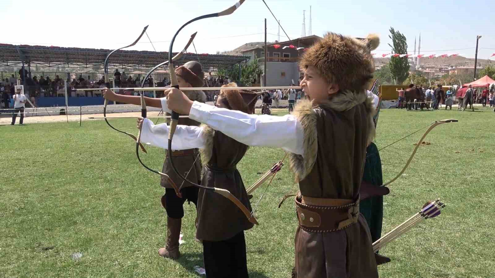 29. Karake&ccedil;ili Ertuğrul Gazi&rsquo;yi Anma Uluslararası K&uuml;lt&uuml;r Şenliği başladı
