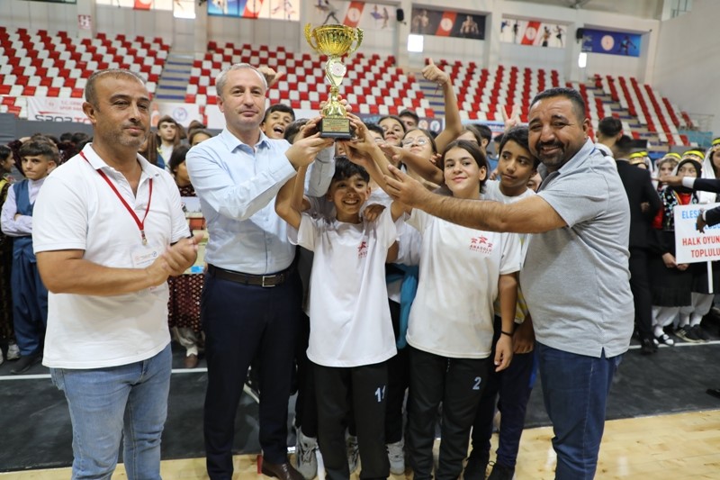 Ağrı’da Türkiye Halk Oyunları Federasyonu Grup Yarışması heyecanı