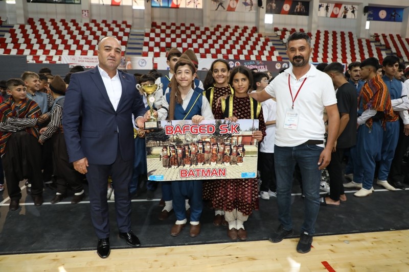 Ağrı&rsquo;da T&uuml;rkiye Halk Oyunları Federasyonu Grup Yarışması heyecanı

