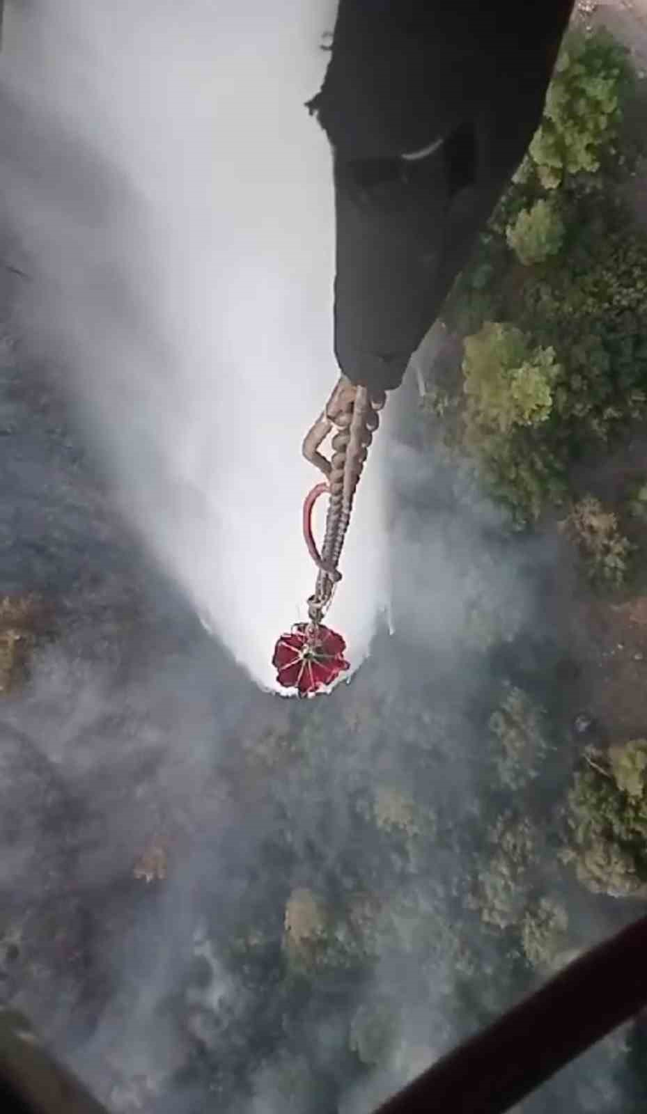 İzmir’de orman yangınına havadan ve karadan müdahale sürüyor