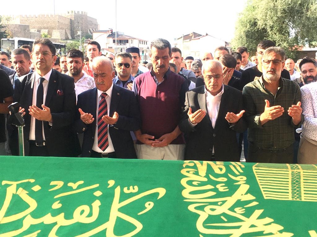 Erzurum’un sevilen iş insanı Cellat son yolculuğuna uğurlandı (Düzeltme)