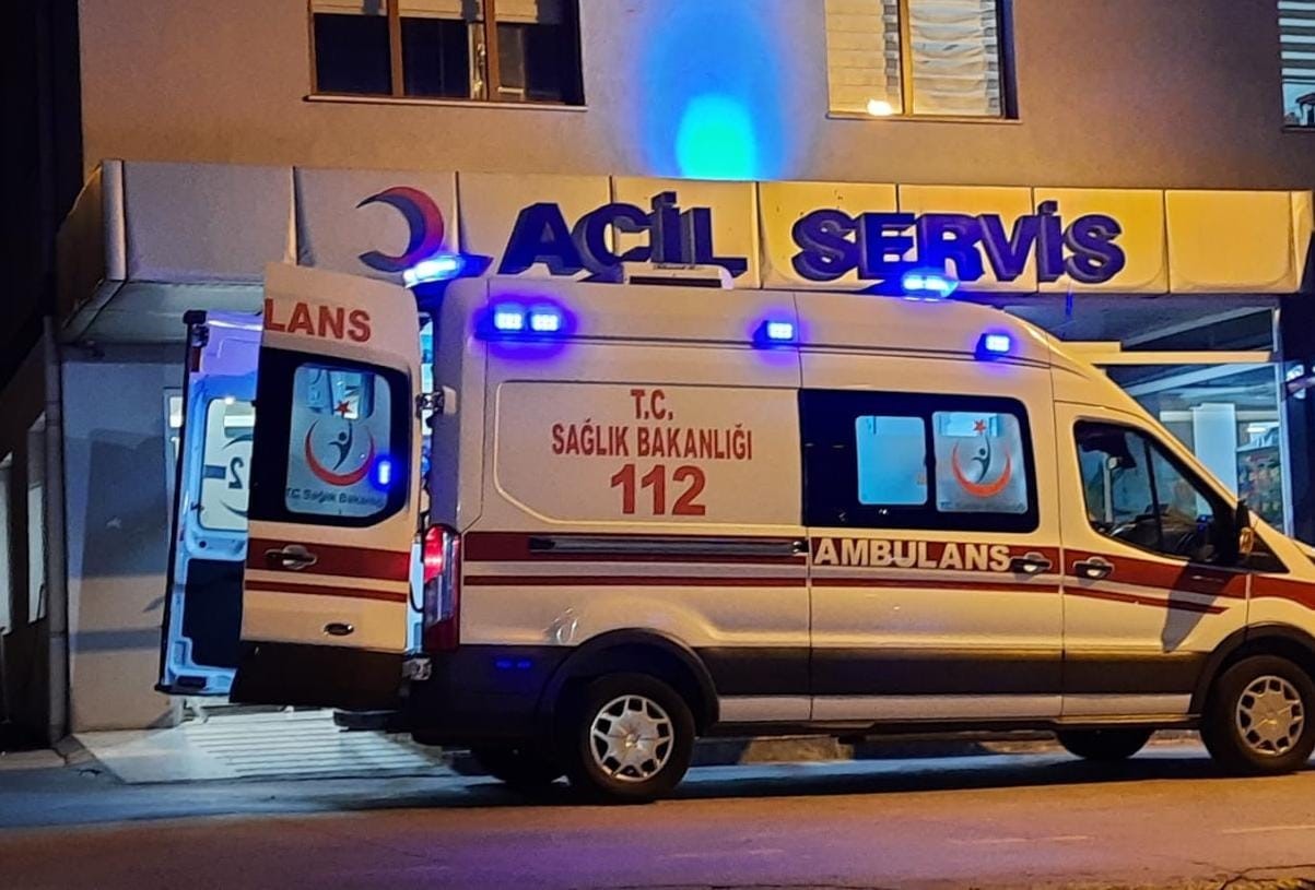 Zonguldak&rsquo;ta d&uuml;ğ&uuml;nde kavga &ccedil;ıktı: 4 yaralı
