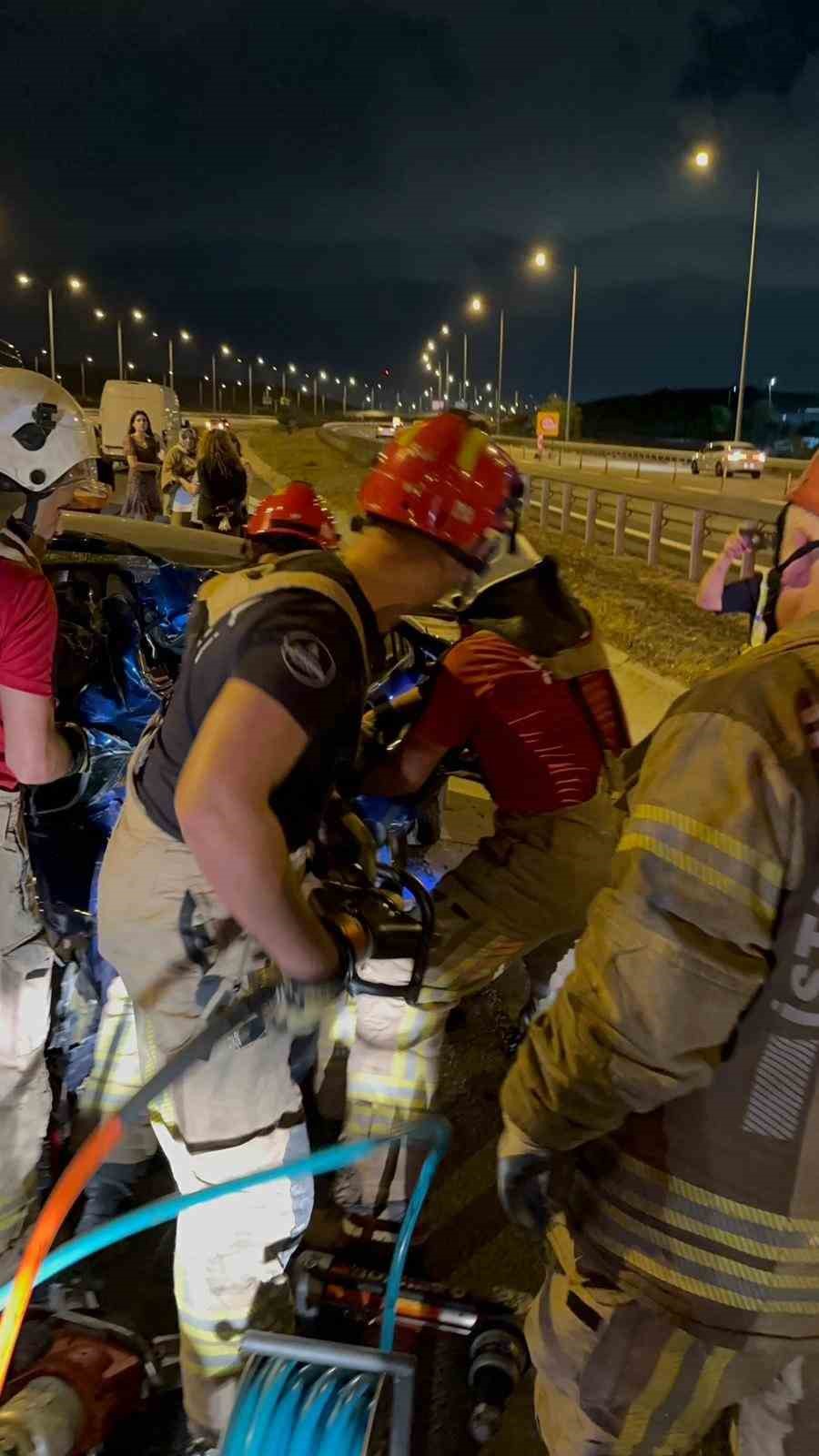 Arnavutköy’de TIR ile otomobilin karıştığı kazada biri bebek 4 kişi yaralandı