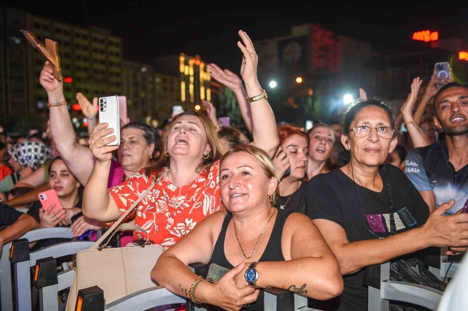 Adana’da Türkü şöleni
