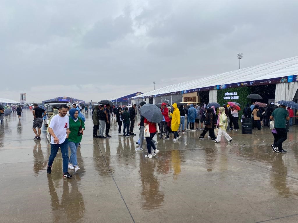 TEKNOFEST&rsquo;te sağanak yağmura rağmen yoğun ilgi
