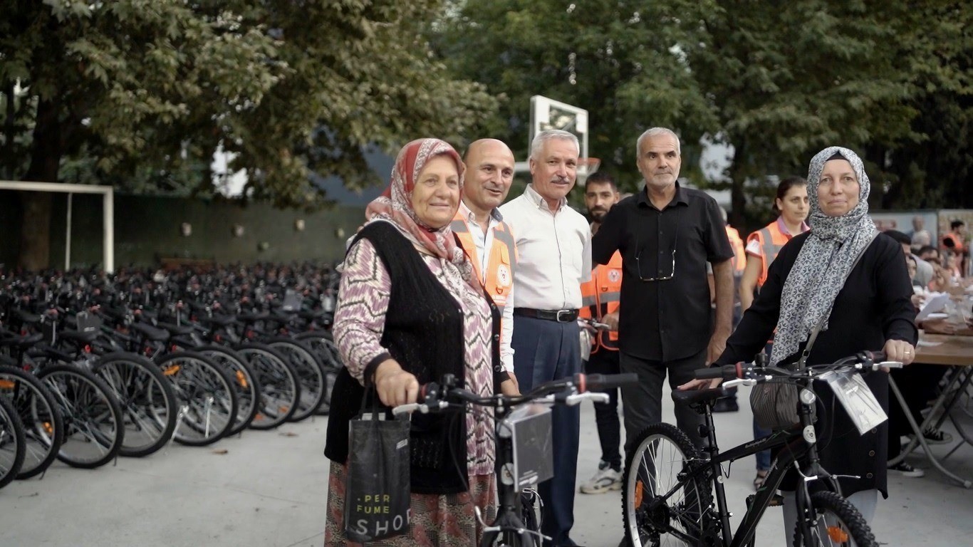 Altınova&rsquo;da &ldquo;Her eve bir bisiklet Projesi&rdquo; dağıtımları devam ediyor
