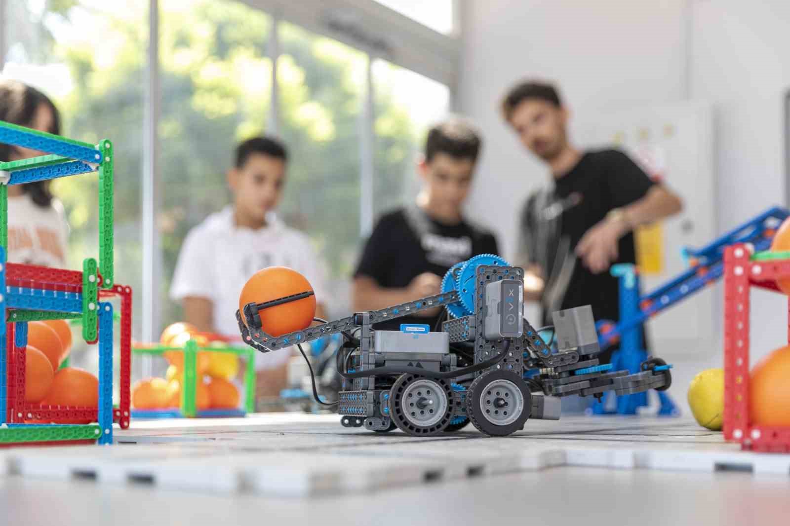 Kadın ve &Ccedil;ocuk Bilim, Teknoloji At&ouml;lyesi Mezitli&rsquo;de a&ccedil;ıldı
