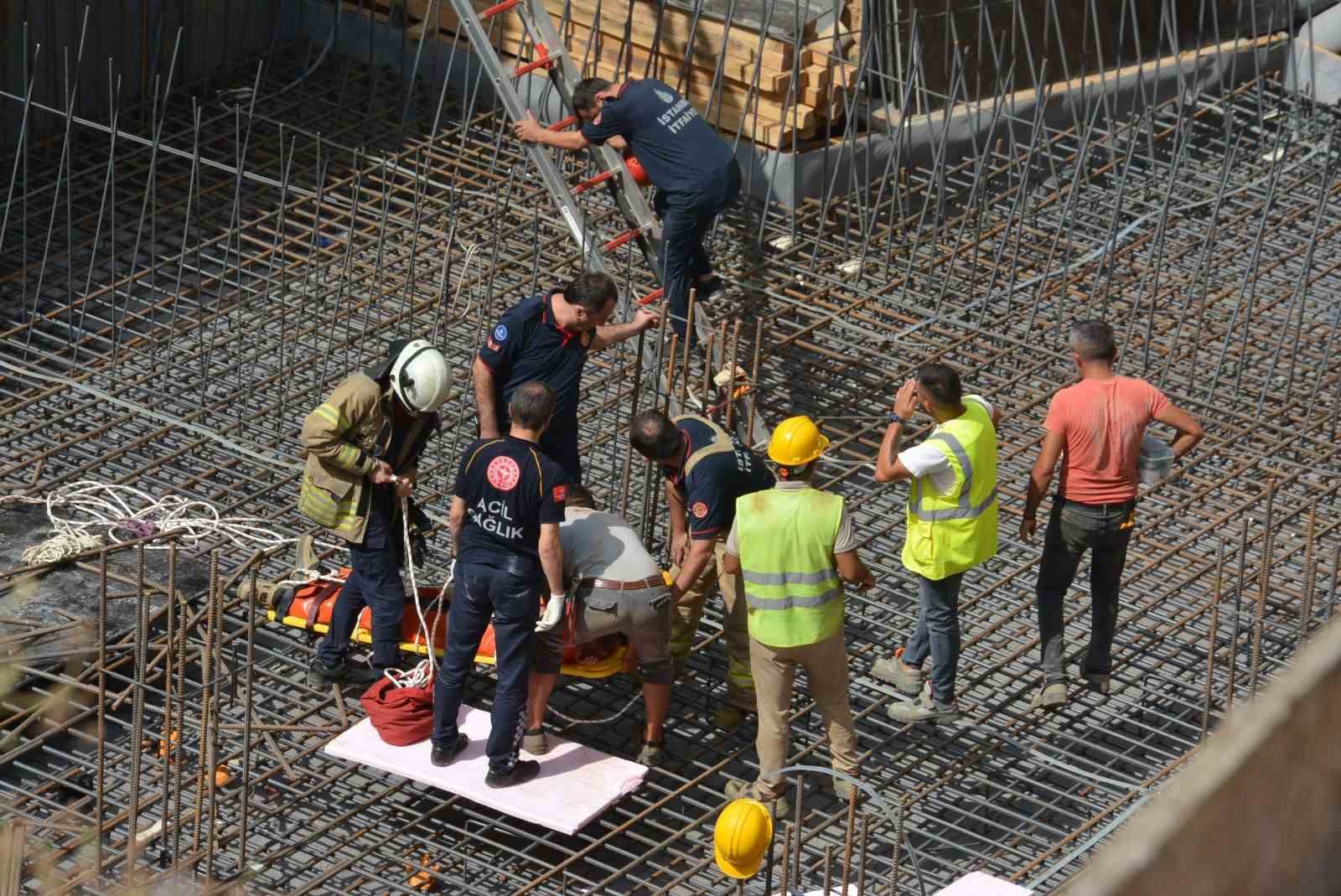 Maltepe’de İBB’nin meydan alt geçit çalışmasında bir işçi demirlerin altında kaldı