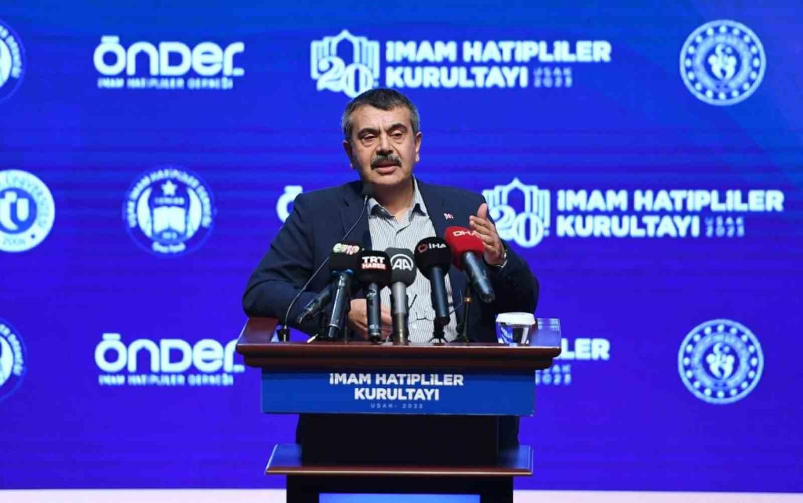 Bakan Tekin: “İmam hatip okulları, insanların bir arada yaşama arzu ve ideallerini pekiştiren çimentodur”