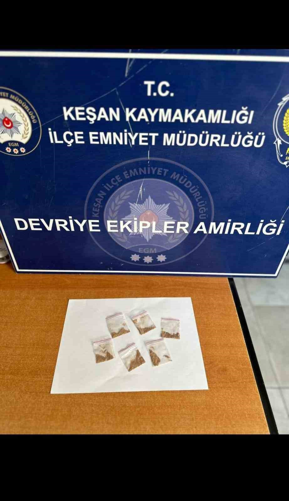 Keşan’da iki şüphelinin üst aramalarında uyuşturucu ele geçirildi