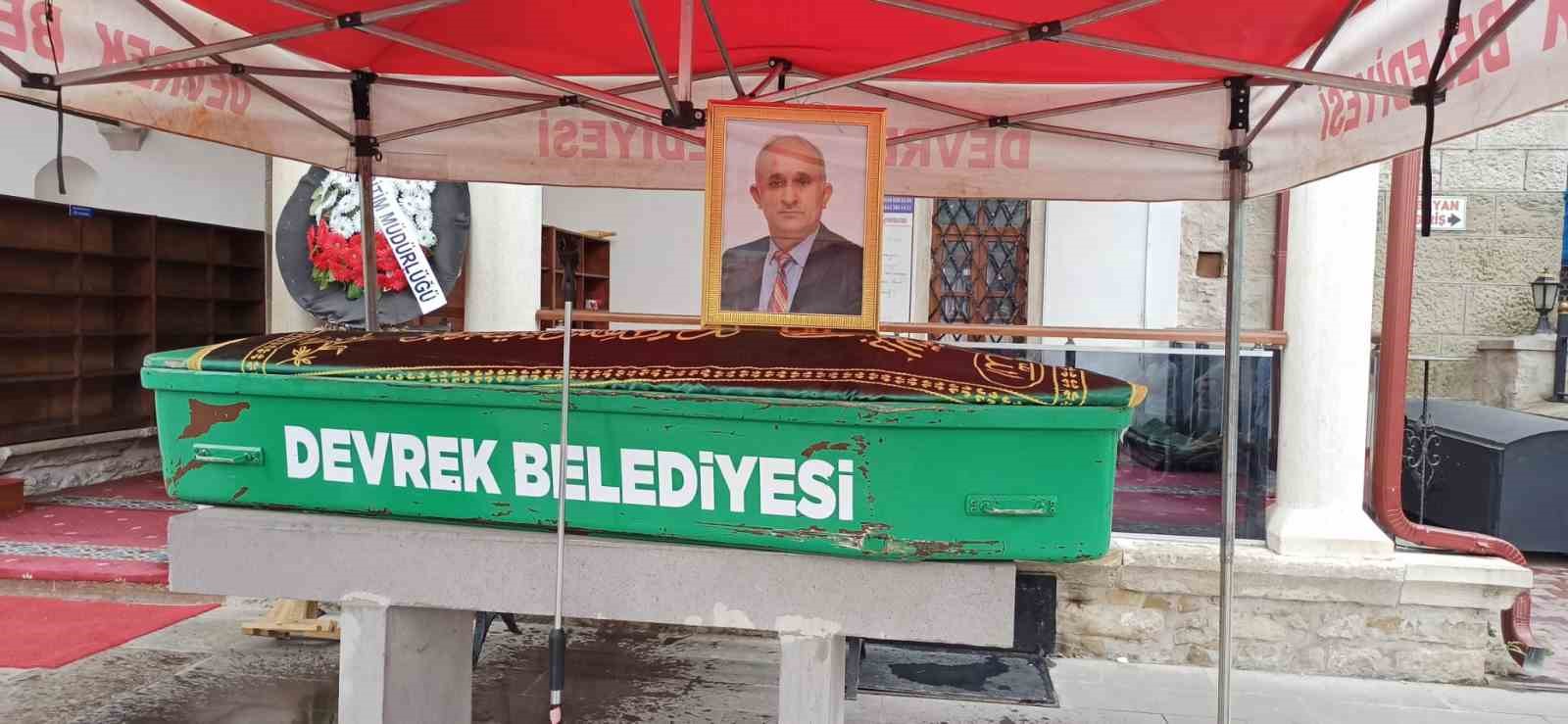 32 yıllık eğitimci son yolculuğuna dualarla uğurlandı
