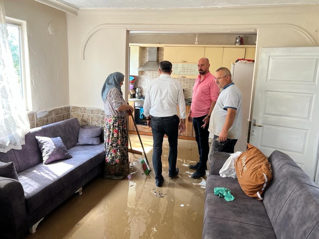 Tekkeköy'de ekipler sel afeti için sahada