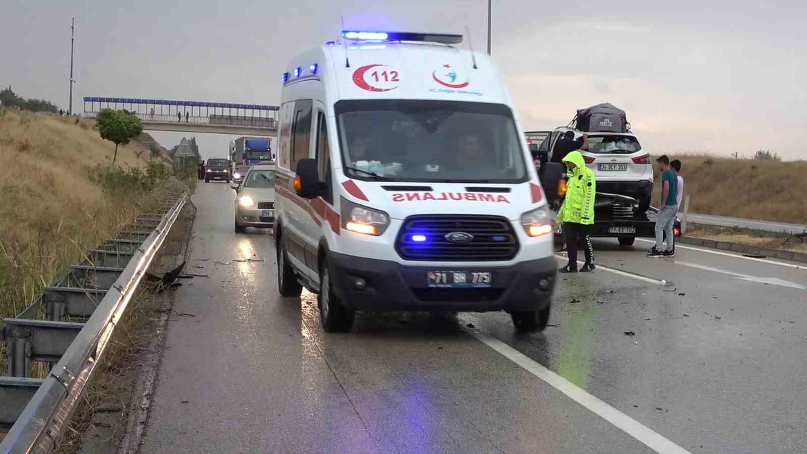 Kırıkkale&rsquo;de yağmur kazaları da beraberinde getirdi: 17 yaralı
