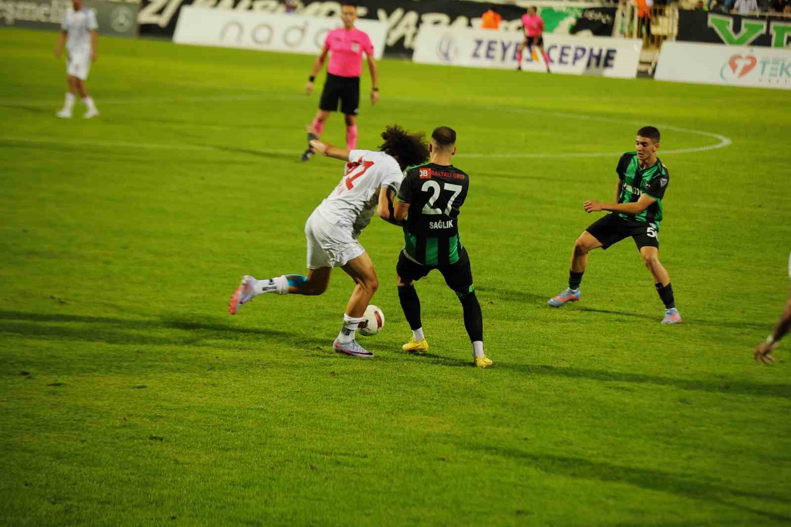 TFF 2. Lig: Denizlispor: 1 - Karaman FK: 1
