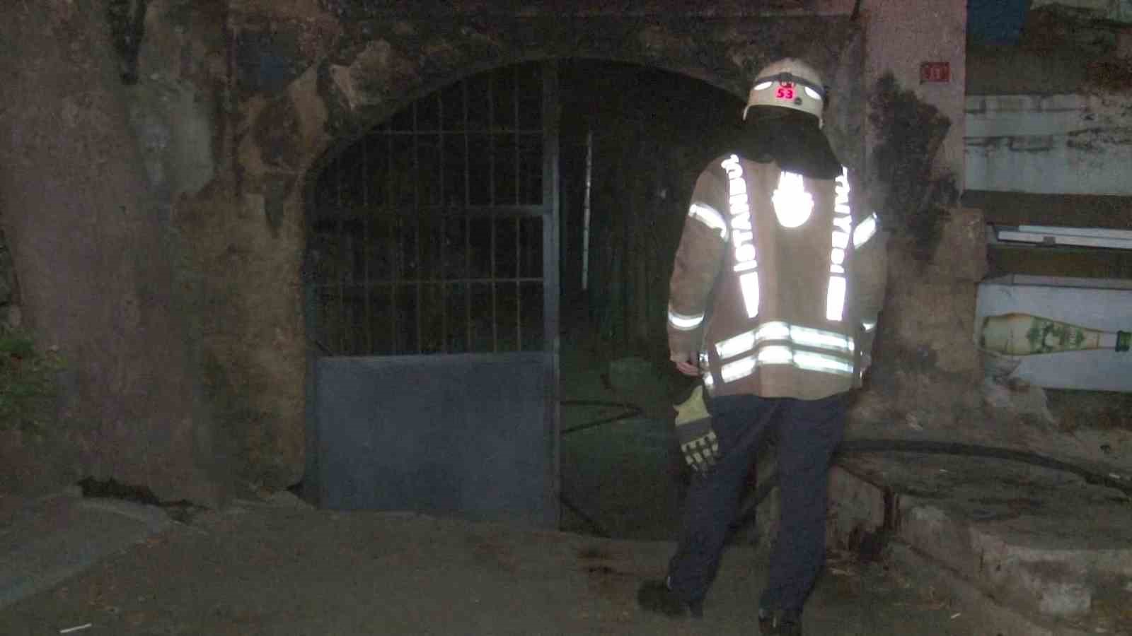 Beyoğlu’nda tarihi Kurşunlu Han’da yangın