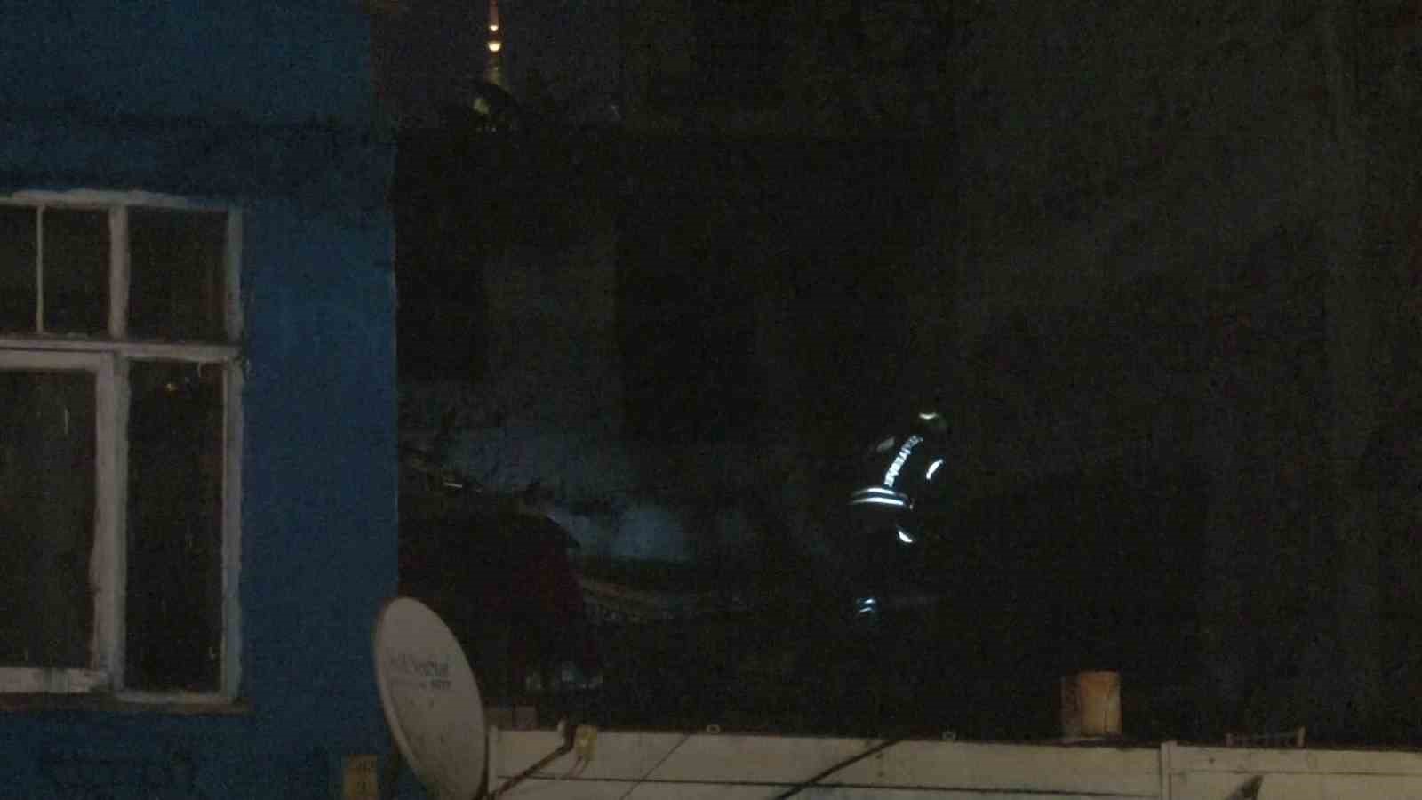 Beyoğlu&rsquo;nda tarihi Kurşunlu Han&rsquo;da yangın
