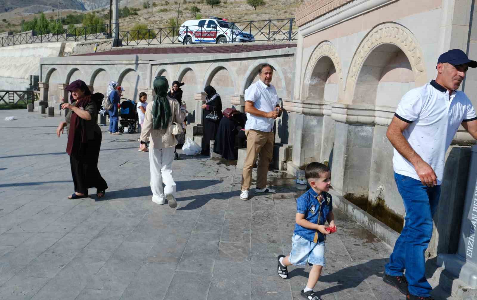 Erzincan&rsquo;ın ekşi suyuna ilgi her ge&ccedil;en g&uuml;n artıyor
