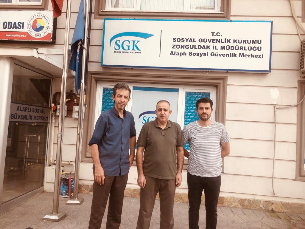 Aynı evden 4 kişi EYT&rsquo;den emekli olunca ilk maaşlarıyla mevlid okutarak yemek dağıttılar
