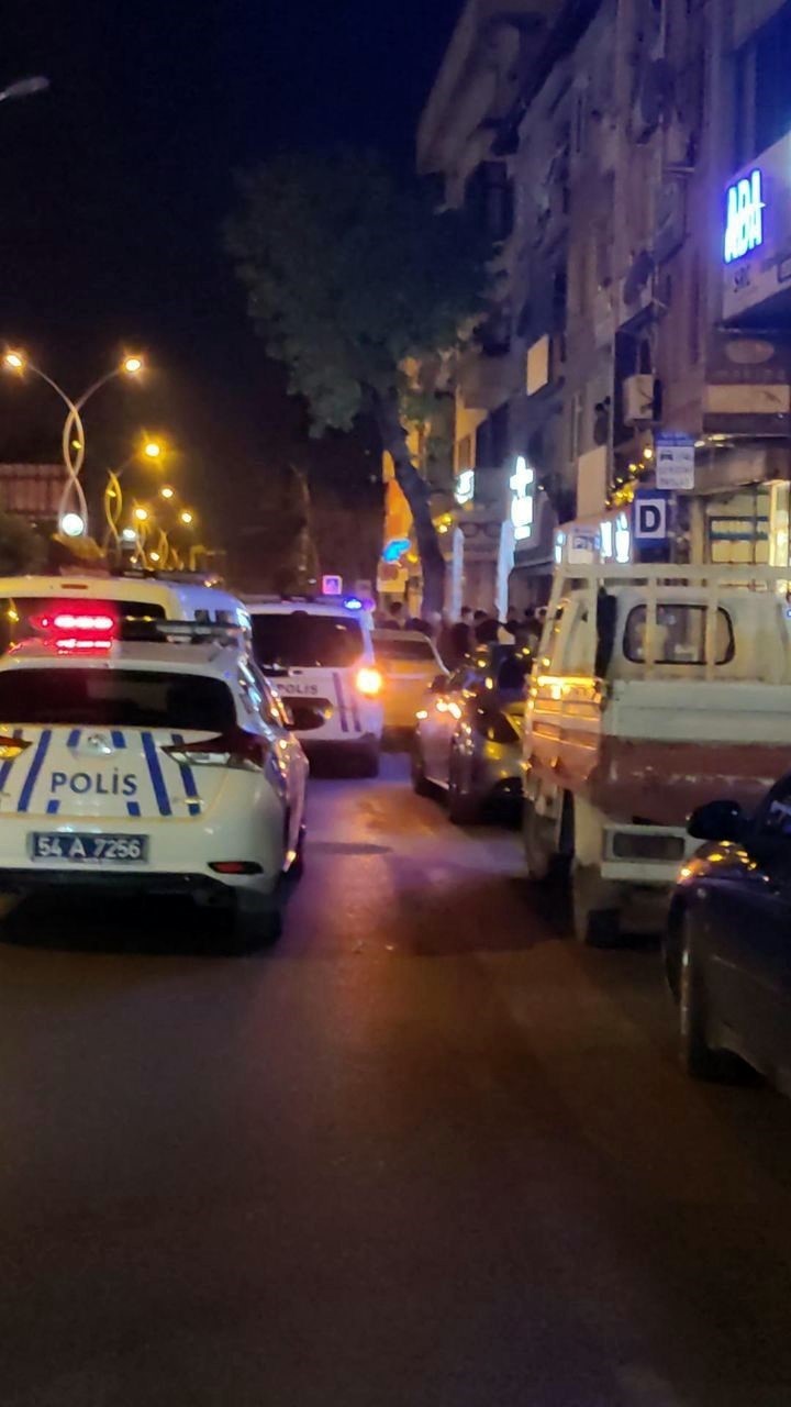 Restoran &ouml;n&uuml;nde silahlı kavga: 1 yaralı
