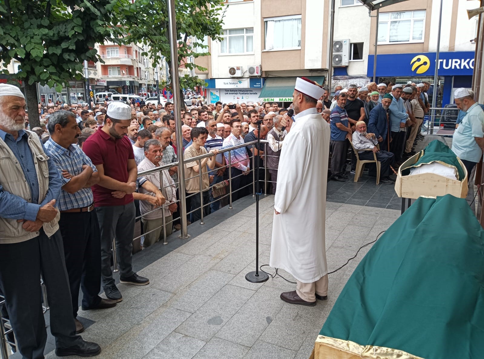 Ankara’da yaşanan trafik kazasında hayatını kaybeden 2 arkadaş son yolculuklarına uğurlandı