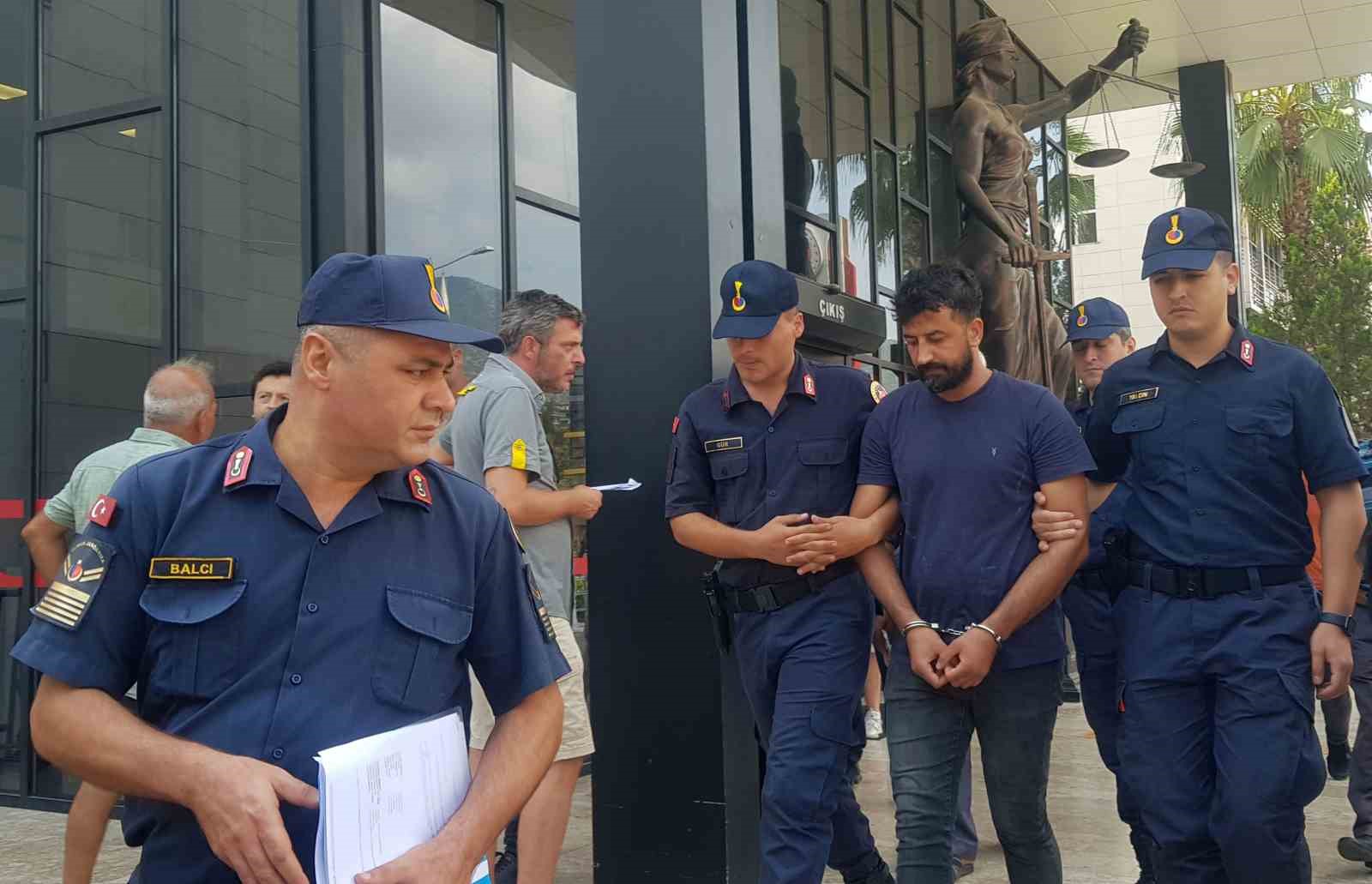 Antalya&rsquo;da 3 turistin &ouml;ld&uuml;ğ&uuml; safari kazasında otomobil s&uuml;r&uuml;c&uuml;s&uuml; tutuklandı
