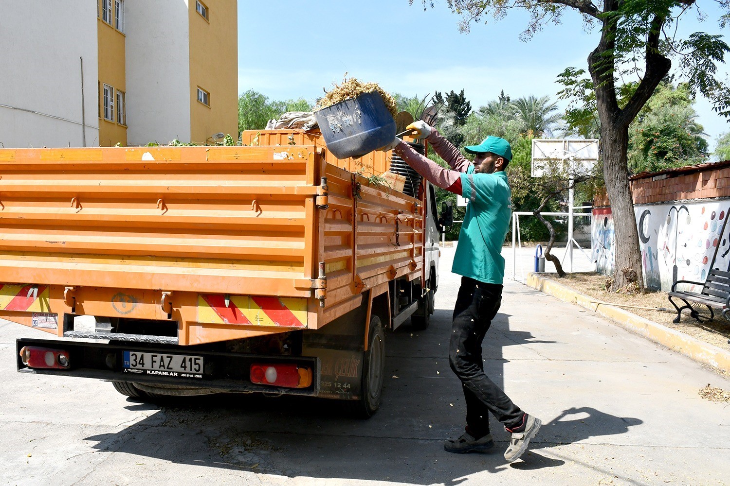 Kuşadası Belediyesi okulları yeni eğitim yılına hazırlıyor