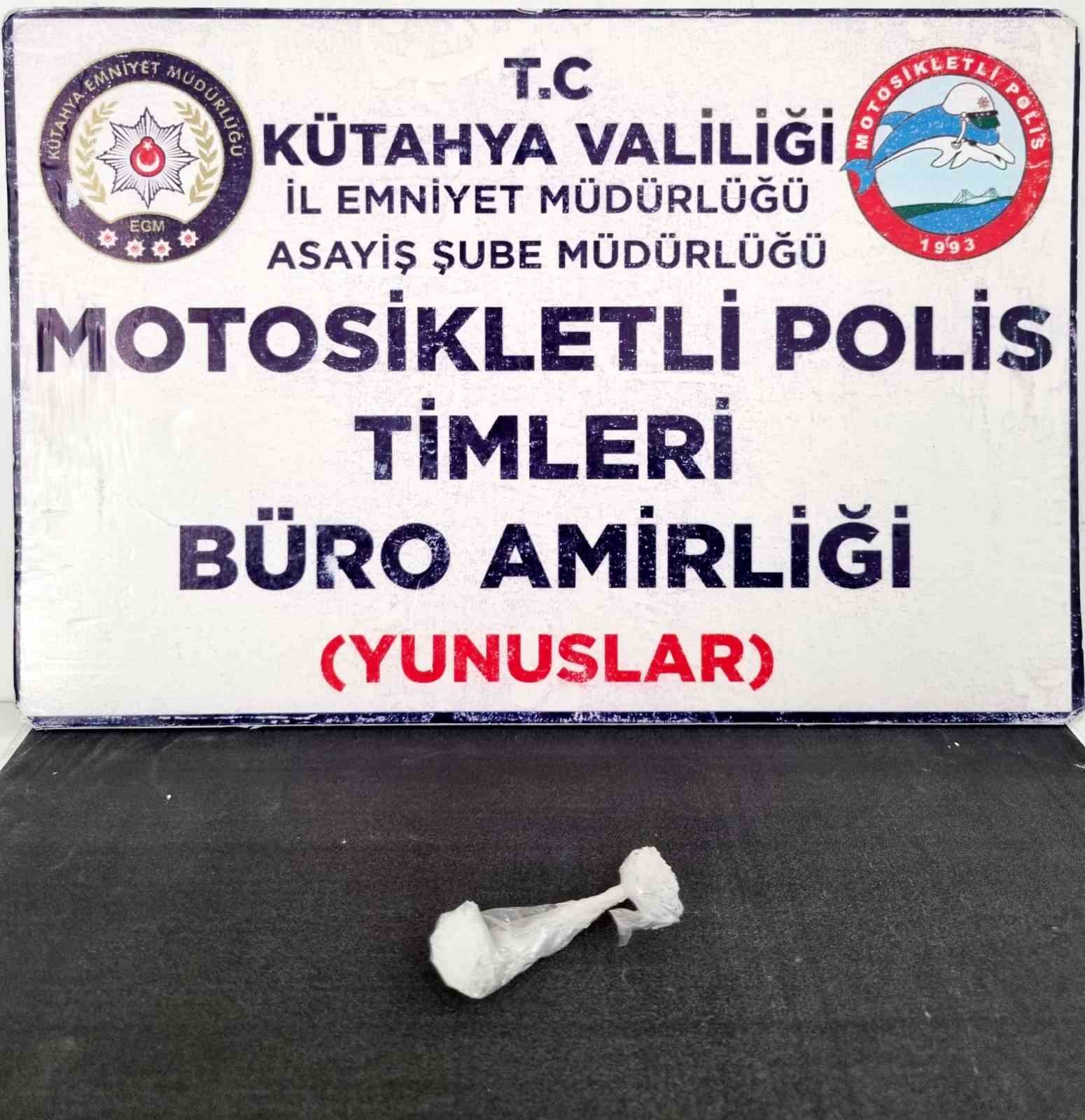 Kütahya’da Yunus Timlerince 2 kişinin üzerinde uyuşturucu ele geçirildi