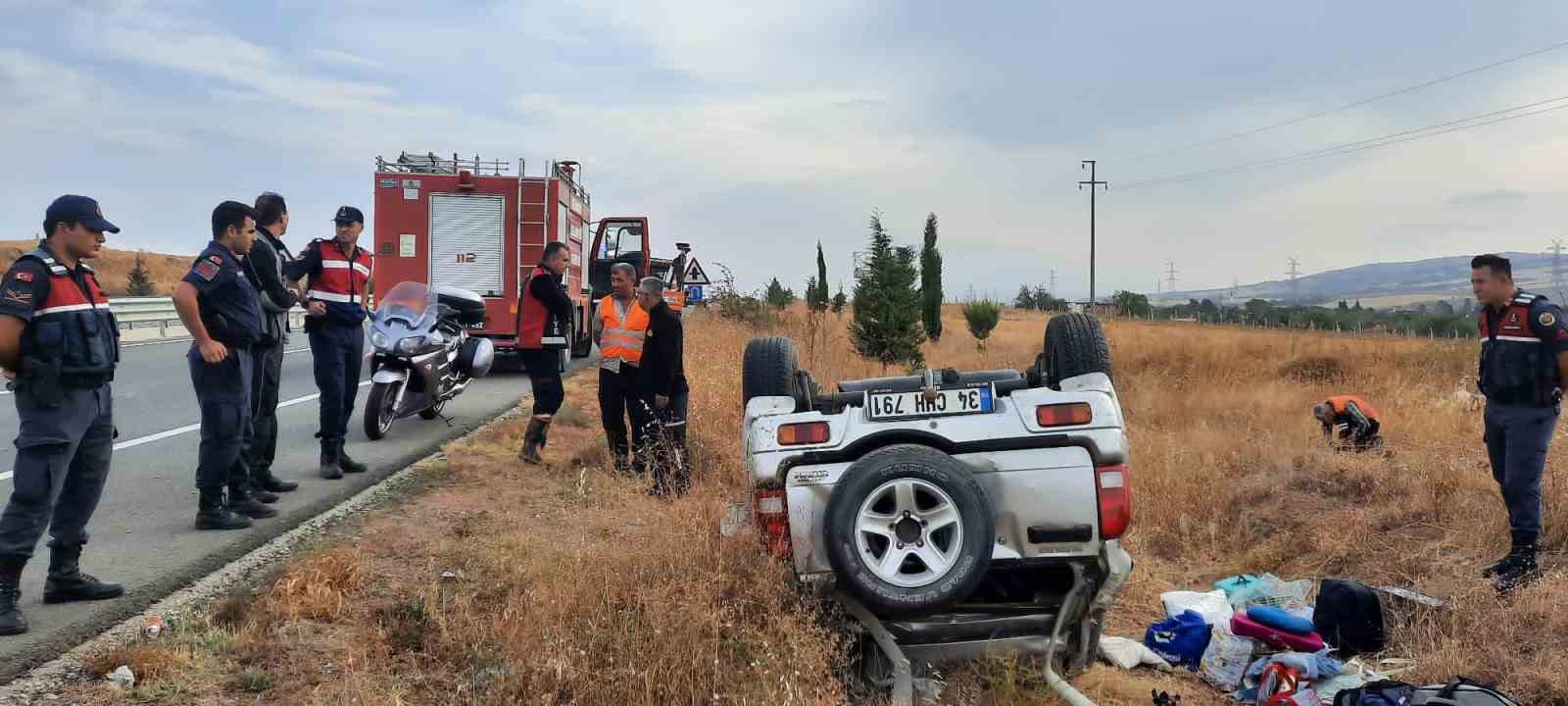 Ara&ccedil;ta sıkışan s&uuml;r&uuml;c&uuml;y&uuml; itfaiye ekipleri sıkıştığı yerden kurtardı
