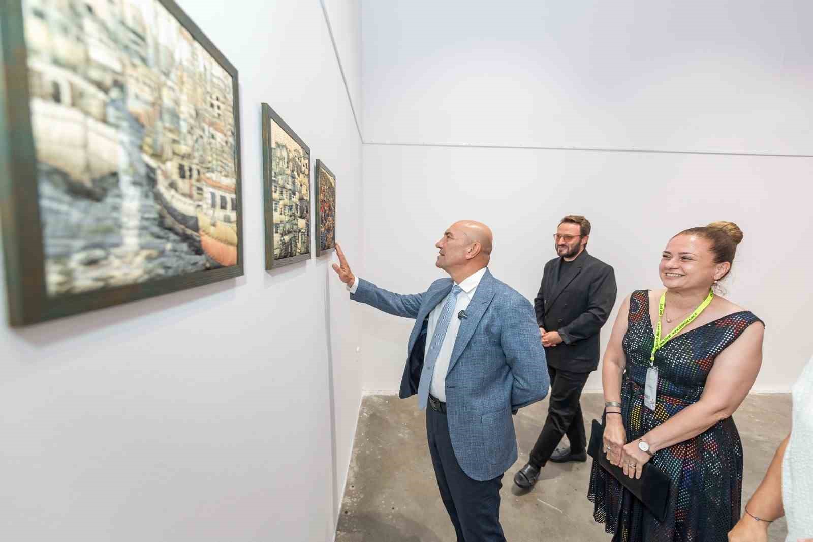 Türkiye’nin ilk Tekstil Bienali İzmir’de açıldı 