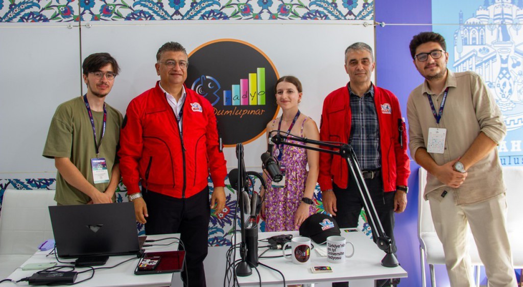 Rekt&ouml;r Kızıltoprak, DP&Uuml;&rsquo;n&uuml;n Teknofest standında
