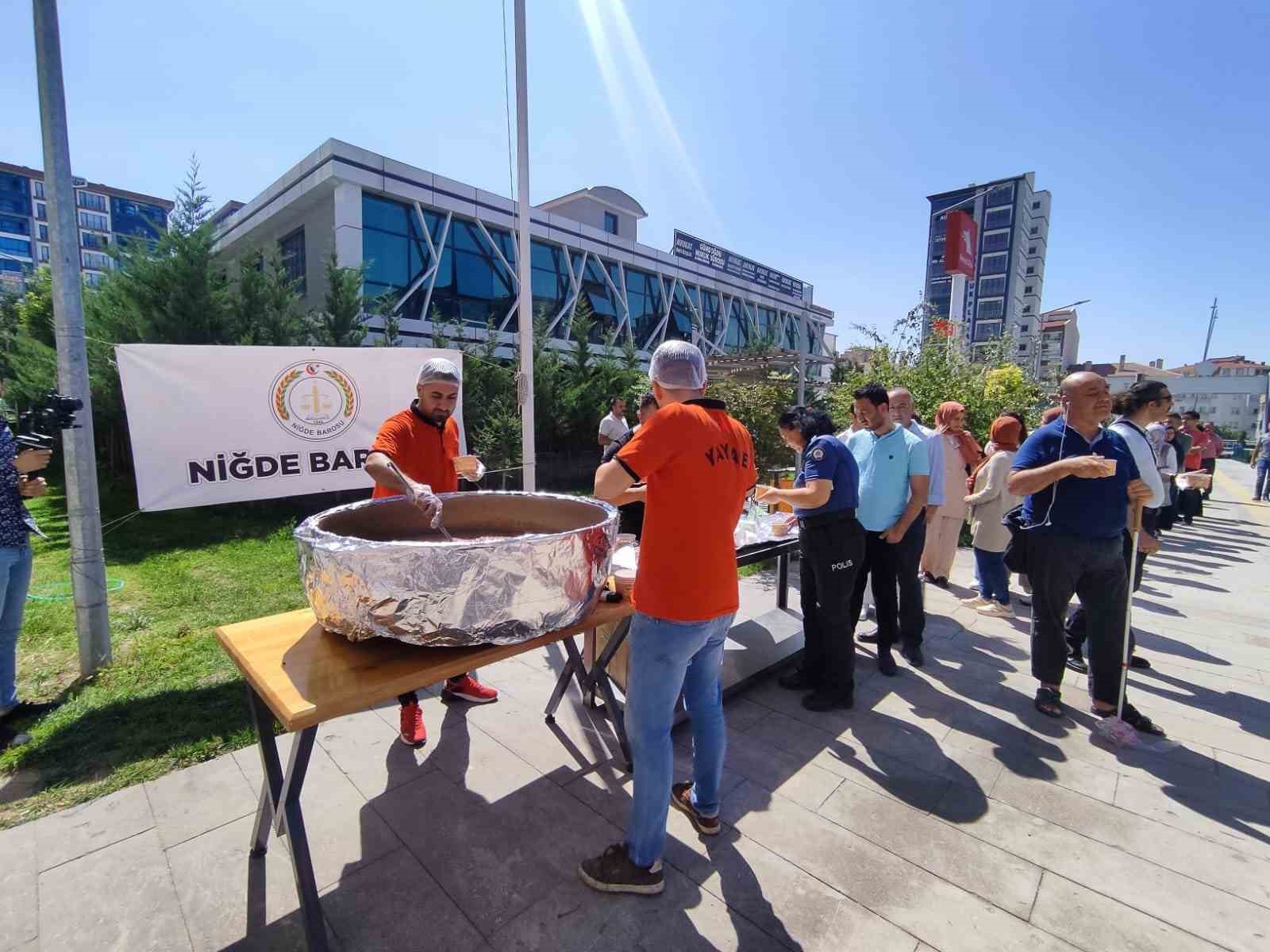 Niğde Barosu’ndan aşure ikramı