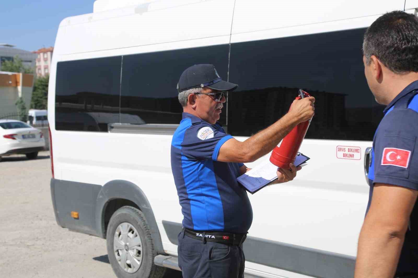 Niğde Belediyesi Zabıta Ekiplerinden Okul Servis Araçlarına Sıkı Denetim