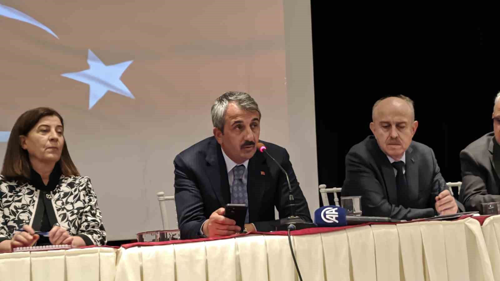 Edirne’de köy muhtarı Vali Sezer için şiir okudu