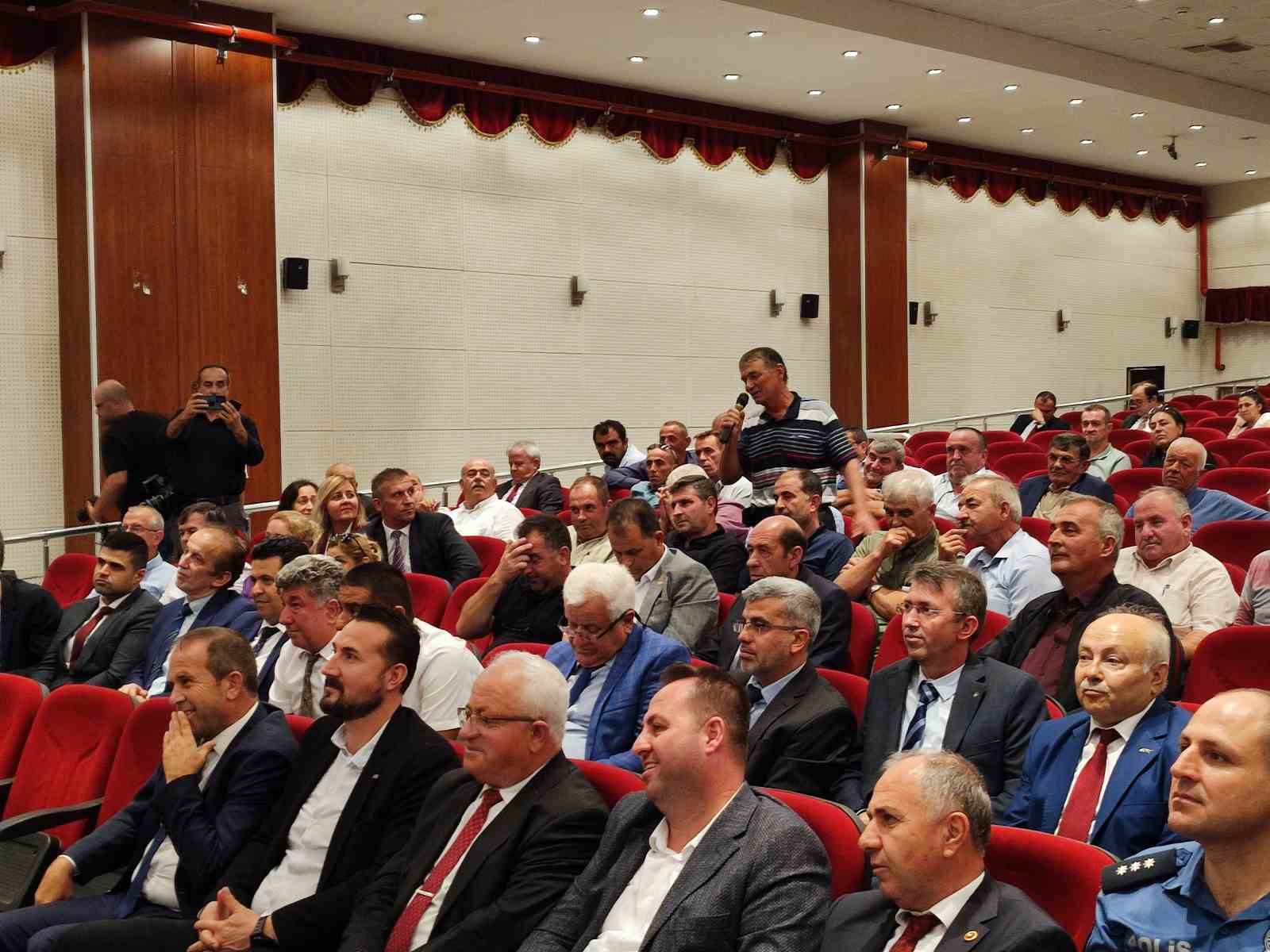 Edirne’de köy muhtarı Vali Sezer için şiir okudu