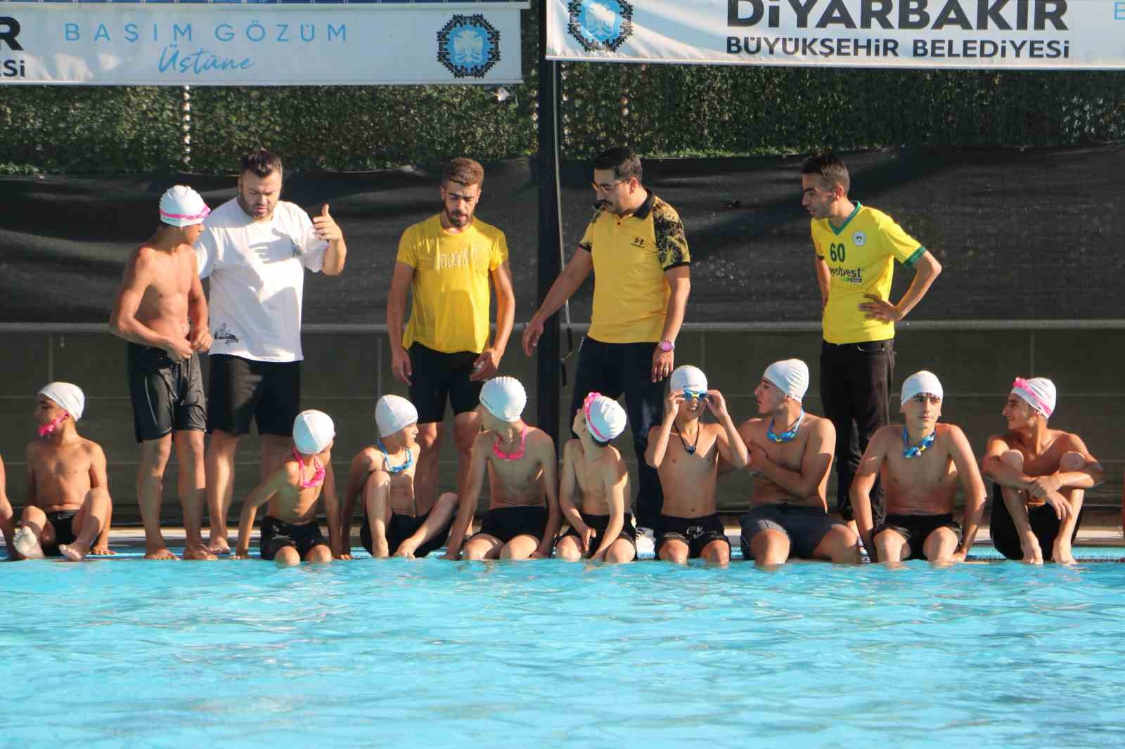 Diyarbakır&rsquo;da s&uuml;s havuzuna giren &ccedil;ocuklar olimpik havuza g&ouml;t&uuml;r&uuml;ld&uuml;
