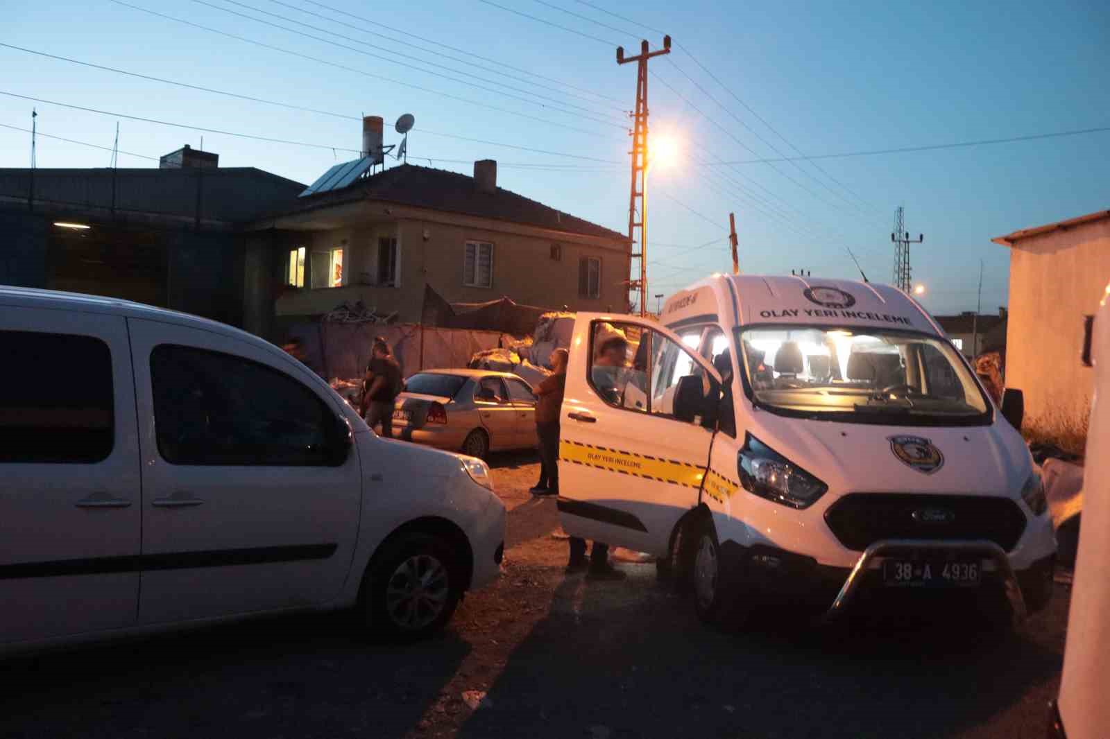 Polisten kaçarken silah çekti, vurularak yakalandı