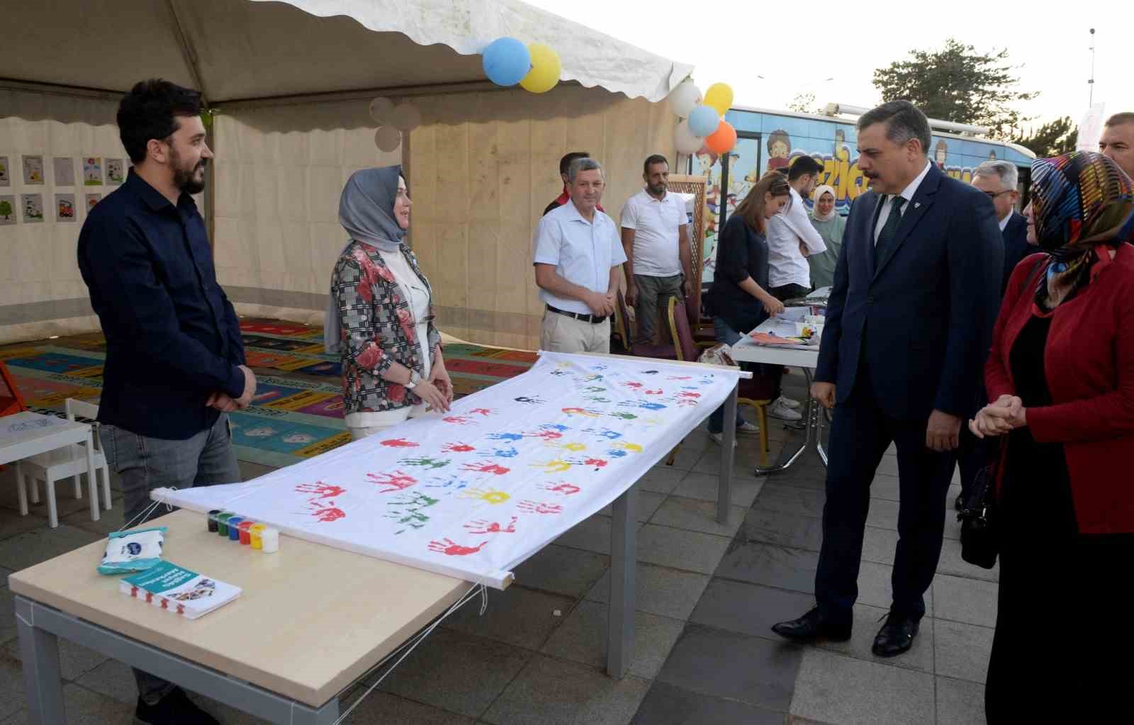 Vali Çiftçi Halk Sağlığı Şenliği’nde hedefe ok attı
