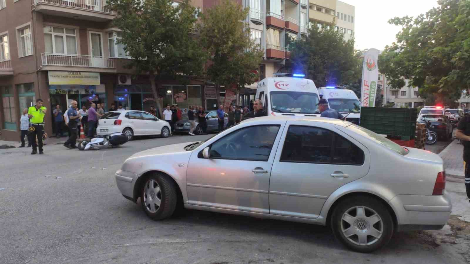 Burdur&rsquo;da motosiklet ile otomobil &ccedil;arpıştı: 2 kişi yaralandı
