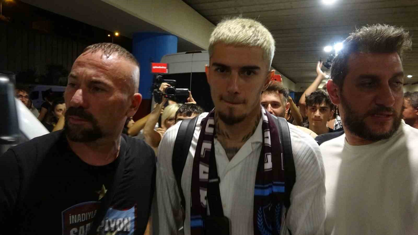 Trabzonspor, eski oyuncusu Berat &Ouml;zdemir&rsquo;i Trabzon&rsquo;a getirdi
