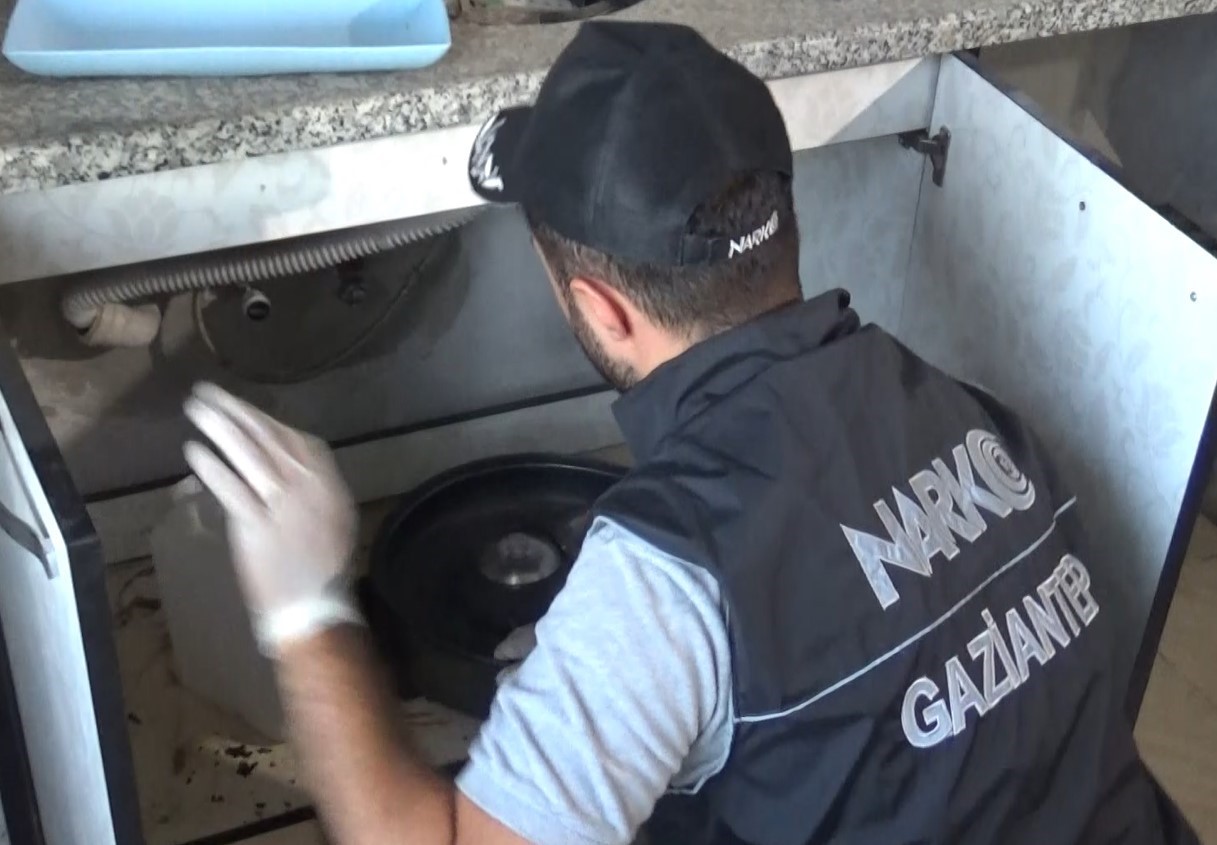 Gaziantep’te uyuşturucu tacirlerine şafak operasyonu
