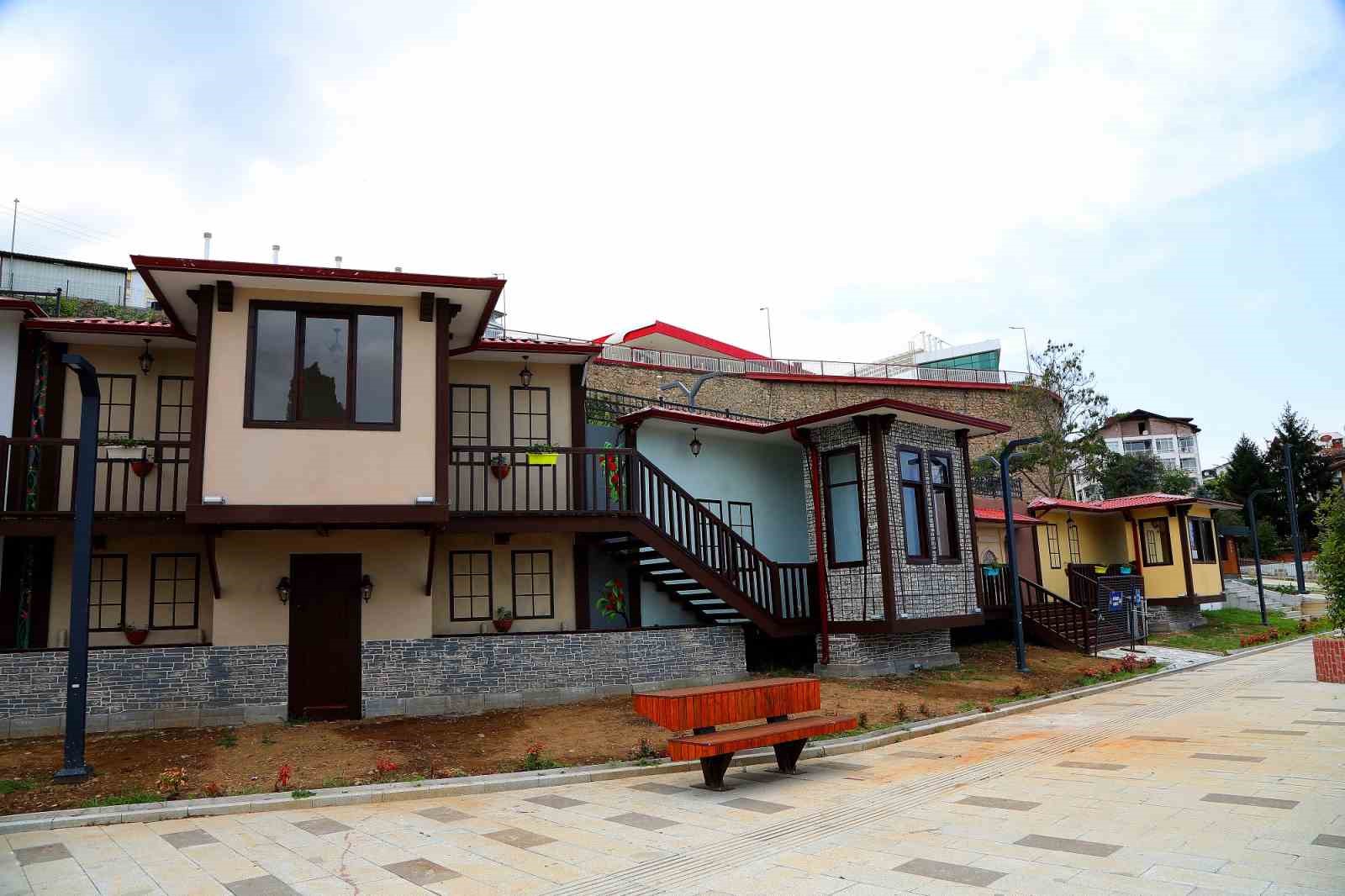 Tarihi Ordu Evleri Çamlı Köşk’te