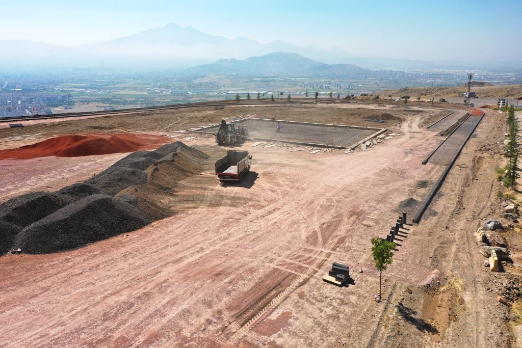Başkan Çolakbayrakdar, “Erkilet’in eşsiz şehir manzarasıyla Kayseri’ye millet bahçesi kazandırıyoruz”