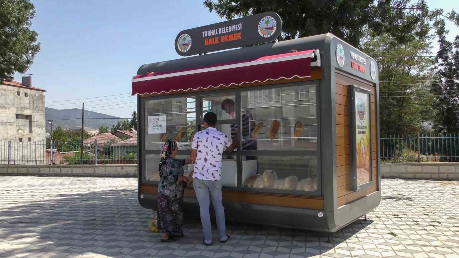 Turhal da Halk Ekmek b&uuml;feleri hizmet vermeye devam ediyor
