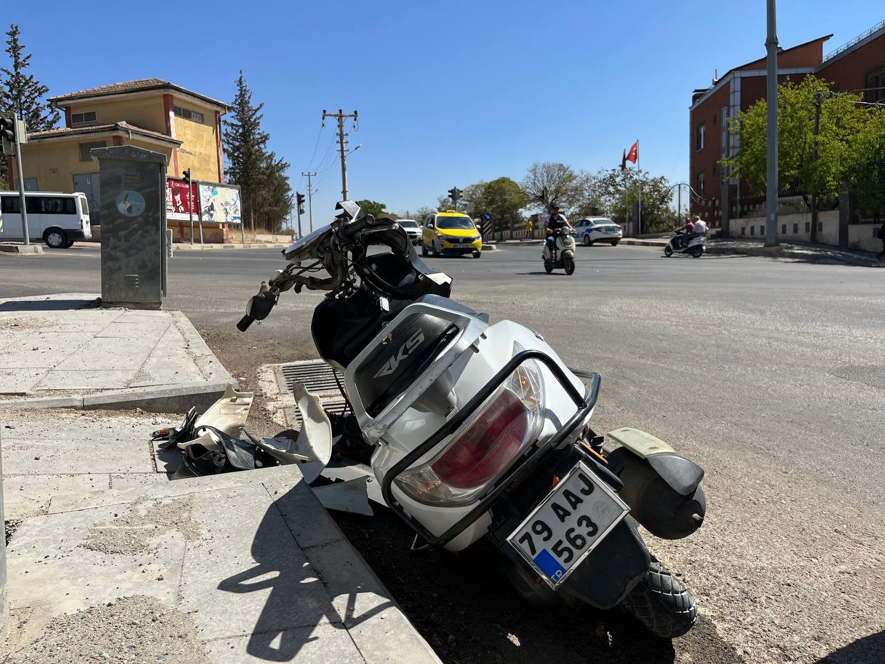 Kilis’te ambulans ile motosiklet çarpıştı:1 ağır yaralı
