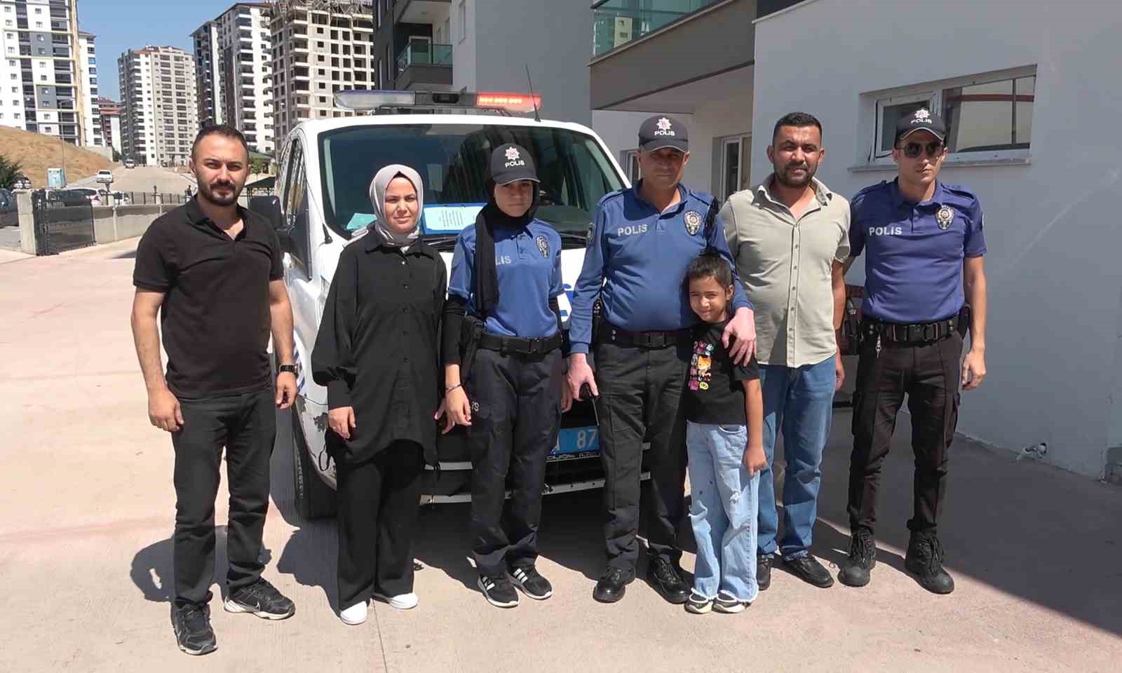 Gen&ccedil; kızın polis olma hayali ger&ccedil;ekleşti
