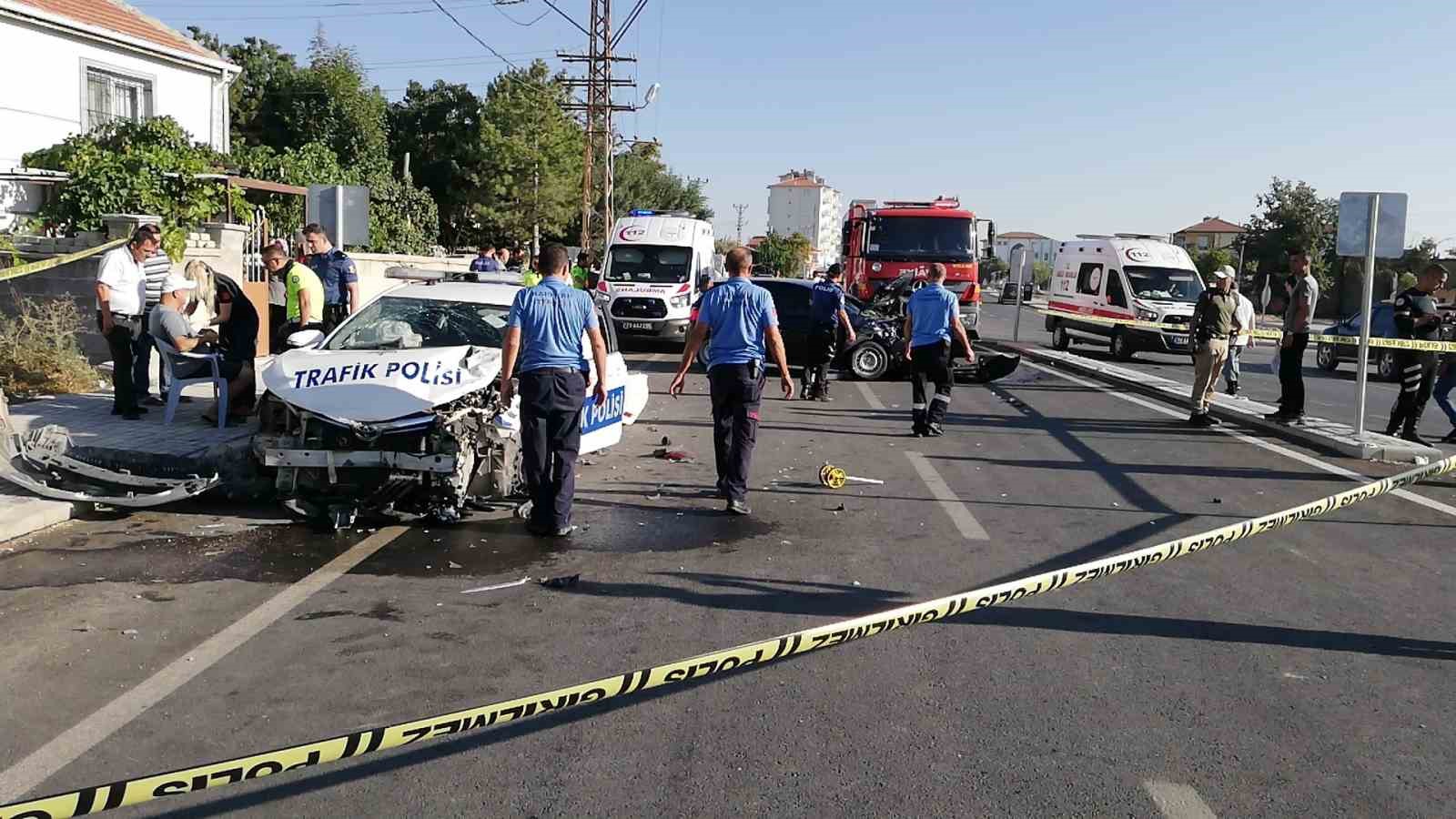 Karaman’da polis aracı ile yabancı plakalı otomobil çarpıştı: 2’si polis 3 yaralı