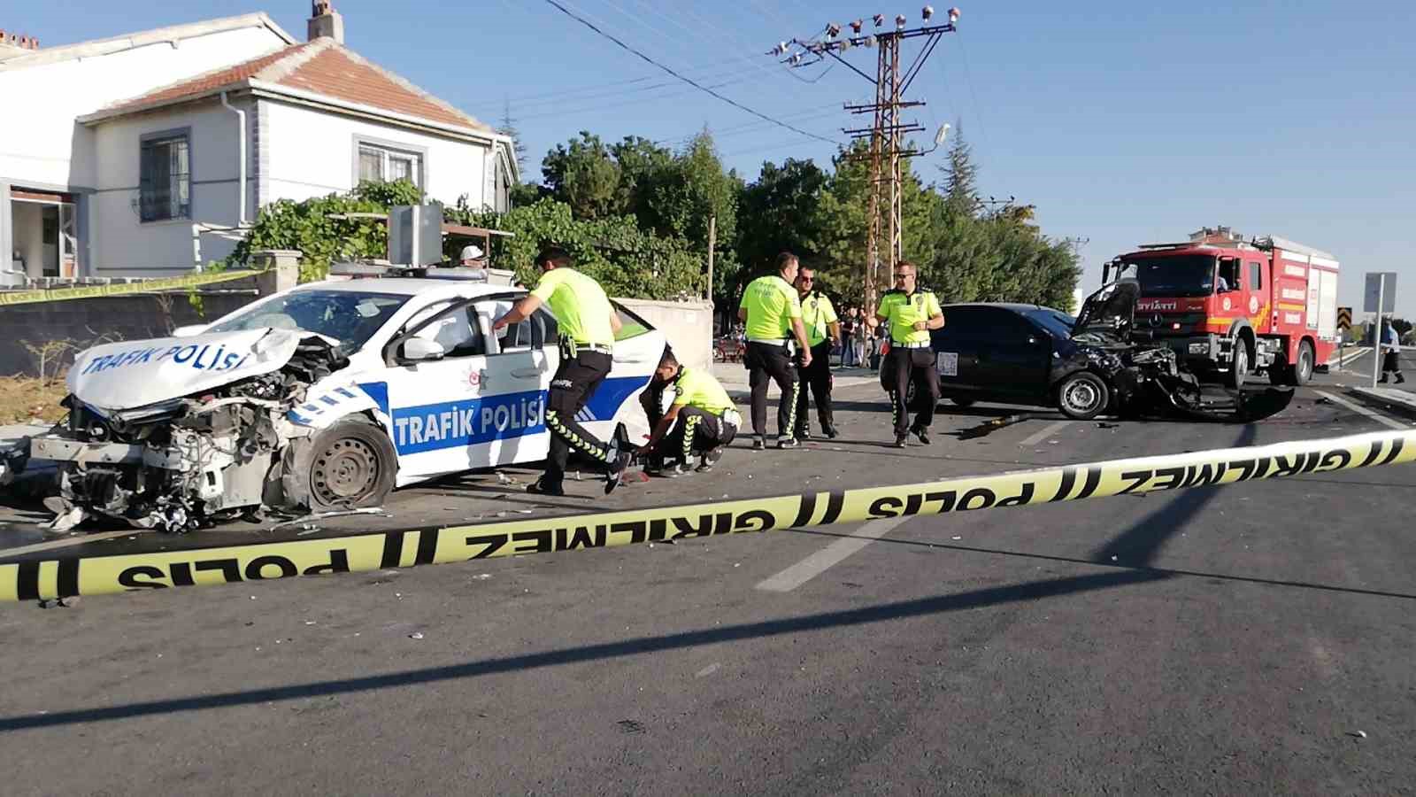 Karaman’da polis aracı ile yabancı plakalı otomobil çarpıştı: 2’si polis 3 yaralı
